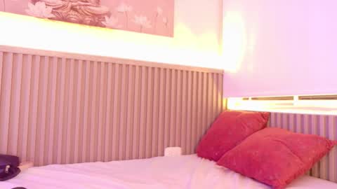 roxy_stone1 online show from September 22, 2025, 8:33 pm