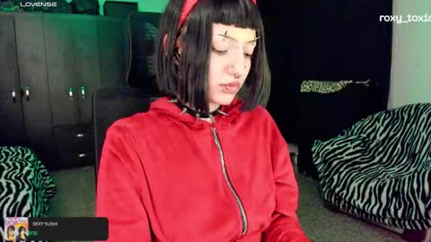 Roxy Independient model Help me to reach 50 thumbs up online show from October 23, 2025, 1:38 am