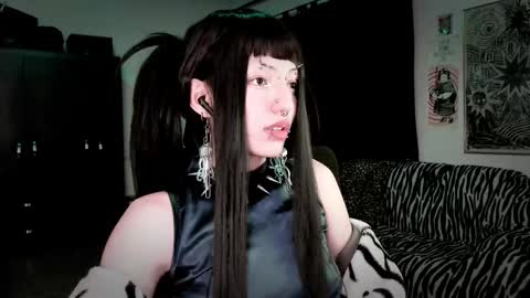 Roxy Independient model Help me to reach 50 thumbs up online show from March 6, 2026, 1:24 am