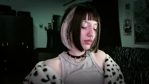 Snapshot of roxy_toxic chatting on May 15, 2026, 11:23 pm Roxy Independient model Help me to reach 50 thumbs up online show from May 15, 2026, 11:23 pm