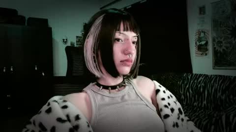 Snapshot of roxy_toxic chatting on May 16, 2026, 12:18 am Roxy Independient model Help me to reach 50 thumbs up online show from May 16, 2026, 12:18 am