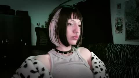 Snapshot of roxy_toxic chatting on May 16, 2026, 12:29 am Roxy Independient model Help me to reach 50 thumbs up online show from May 16, 2026, 12:29 am