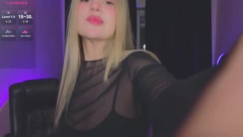 Snapshot of roxychilli chatting on October 17, 2025, 9:06 pm Roxy online show from October 17, 2025, 9:06 pm