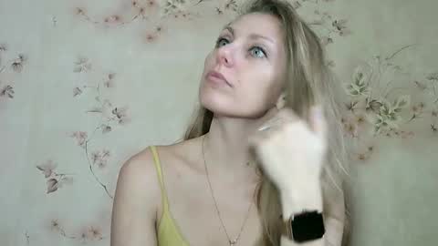 roxyfox18x01 online show from December 2, 2025, 10:42 am