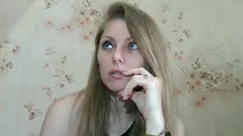 roxyfox18x01 online show from April 10, 2026, 5:23 am