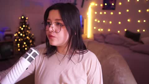 Snapshot of roxysuh chatting on February 2, 2025, 5:21 am roxysuh online show from February 2, 2025, 5:21 am