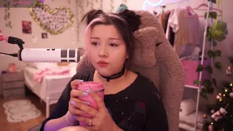 roxysuh online show from February 2, 2026, 7:18 am