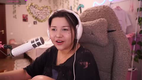 Snapshot of roxysuh chatting on May 1, 2026, 7:57 am roxysuh online show from May 1, 2026, 7:57 am