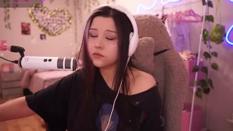 Snapshot of roxysuh chatting on May 22, 2026, 8:42 am roxysuh online show from May 22, 2026, 8:42 am