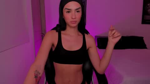 Snapshot of roxyy_x chatting on February 27, 2025, 3:04 am val online show from February 27, 2025, 3:04 am