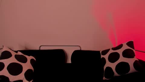 Snapshot of roxyy_x chatting on October 9, 2025, 10:41 pm val online show from October 9, 2025, 10:41 pm