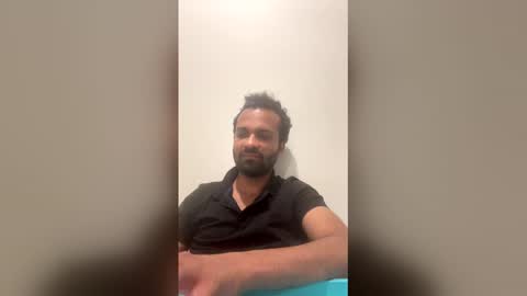 Snapshot of roy018 chatting on April 2, 2026, 4:37 pm roy018 online show from April 2, 2026, 4:37 pm