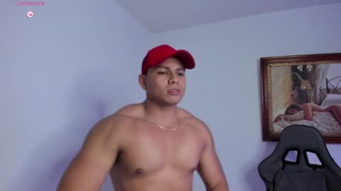 Snapshot of roy__constance chatting on May 4, 2026, 4:19 am Roy Constance online show from May 4, 2026, 4:19 am