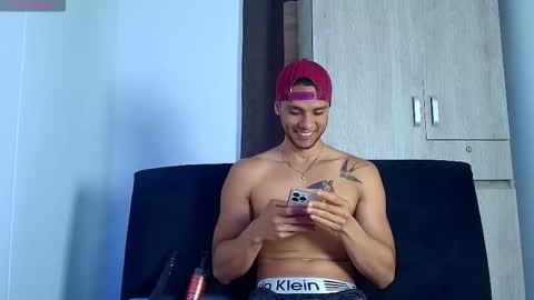 Snapshot of roy_barney chatting on February 19, 2026, 8:27 pm ANTONIO online show from February 19, 2026, 8:27 pm