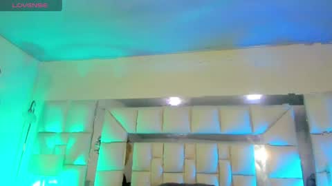 royal_xx online show from April 6, 2026, 8:21 pm
