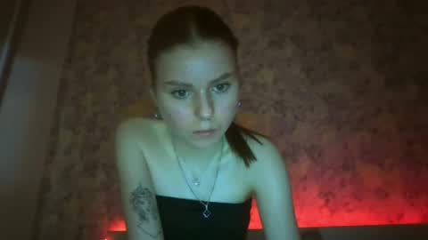 royalvelour online show from May 19, 2026, 8:04 pm
