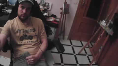 royer04 online show from October 19, 2025, 11:27 pm