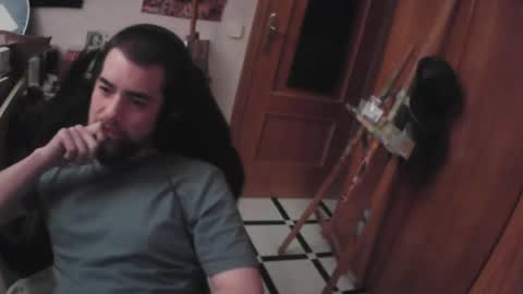 royer04 online show from October 27, 2025, 3:43 am