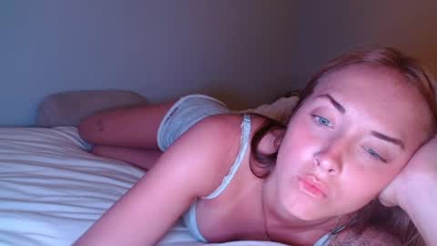 rozzygrace online show from May 19, 2026, 1:56 am