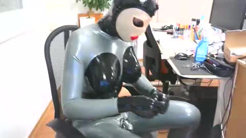 Snapshot of rubberdollts chatting on November 5, 2025, 7:47 pm rubberdollts online show from November 5, 2025, 7:47 pm