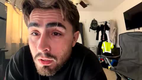 rubenzaragosa09 online show from May 27, 2026, 11:46 pm