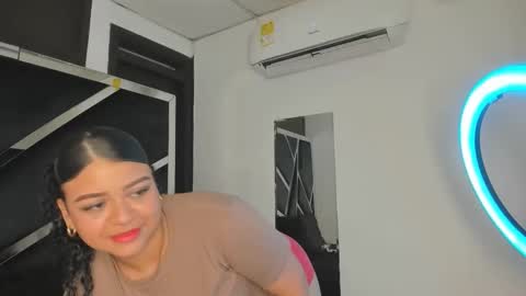 rubyxht online show from September 18, 2025, 12:40 pm