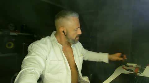 Chico que rico Caliente online show from February 24, 2025, 7:19 pm