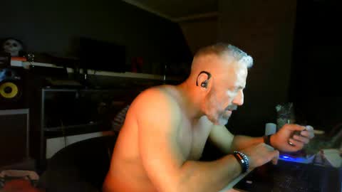 Snapshot of ruffi77 chatting on April 16, 2026, 12:33 am Chico que rico Caliente online show from April 16, 2026, 12:33 am