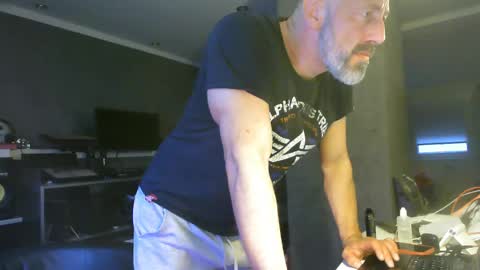 Snapshot of ruffi77 chatting on May 2, 2026, 6:24 pm Chico que rico Caliente online show from May 2, 2026, 6:24 pm