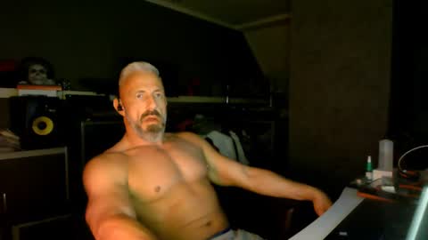 Snapshot of ruffi77 chatting on July 29, 2026, 10:41 pm Chico que rico Caliente online show from July 29, 2026, 10:41 pm