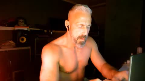 Snapshot of ruffi77 chatting on July 30, 2026, 11:59 pm Chico que rico Caliente online show from July 30, 2026, 11:59 pm
