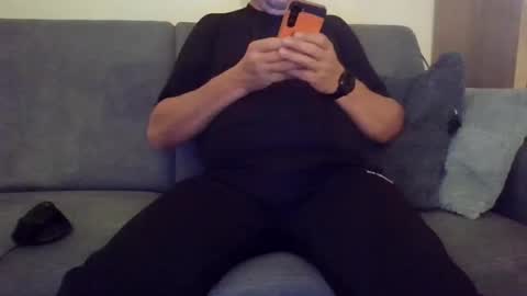 Snapshot of runner_1978 chatting on December 11, 2024, 8:39 pm runner_1978 online show from December 11, 2024, 8:39 pm