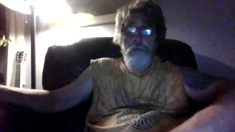Snapshot of runningaround60 chatting on June 18, 2026, 2:23 am runningaround60 online show from June 18, 2026, 2:23 am