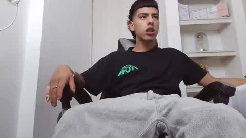  R U S S E L L  online show from February 7, 2026, 10:35 pm