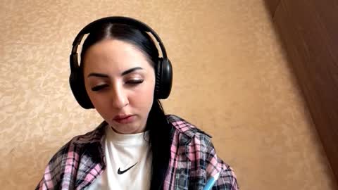 Cindy online show from November 15, 2025, 9:28 am