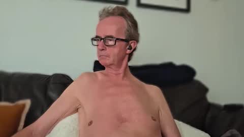 Snapshot of ruttingrabbit chatting on November 4, 2025, 11:04 pm ruttingrabbit online show from November 4, 2025, 11:04 pm