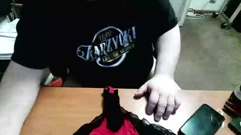 rwzar_1965 online show from April 7, 2026, 3:18 am