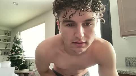 Snapshot of ryan287747 chatting on December 10, 2024, 7:32 pm ryan online show from December 10, 2024, 7:32 pm