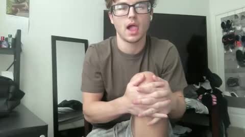 Snapshot of ryan287747 chatting on December 17, 2025, 7:09 pm ryan online show from December 17, 2025, 7:09 pm