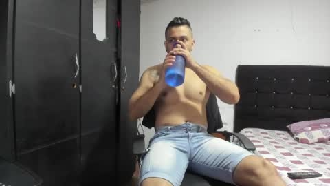 Snapshot of ryan_xc1 chatting on April 4, 2026, 2:32 am ryan_xc1 online show from April 4, 2026, 2:32 am