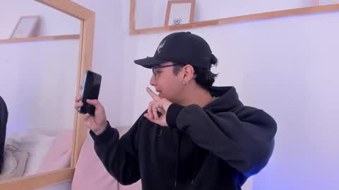 Snapshot of ryanfuller_ chatting on November 25, 2025, 11:43 am Ryan online show from November 25, 2025, 11:43 am