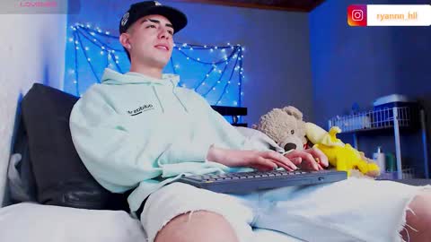 Ryannhill  online show from November 7, 2025, 4:45 am