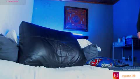 Ryannhill  online show from April 16, 2026, 5:52 am