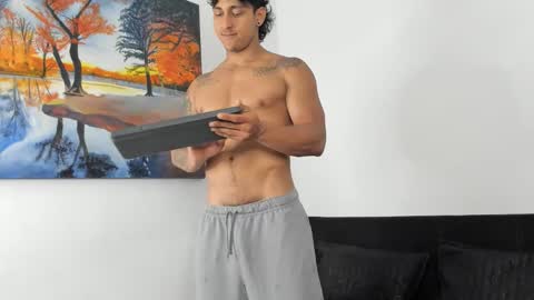 ryanwhite3 online show from November 7, 2025, 11:16 pm