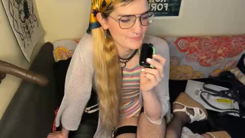 Snapshot of ryn_michele chatting on February 16, 2025, 3:05 pm Ryn Michele online show from February 16, 2025, 3:05 pm