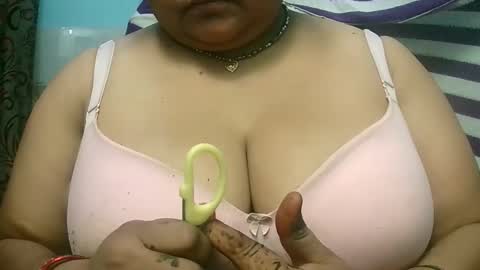 Snapshot of s03286 chatting on October 9, 2025, 5:22 pm HotLovers online show from October 9, 2025, 5:22 pm