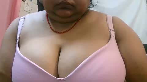 Snapshot of s03286 chatting on December 15, 2025, 8:51 am HotLovers online show from December 15, 2025, 8:51 am