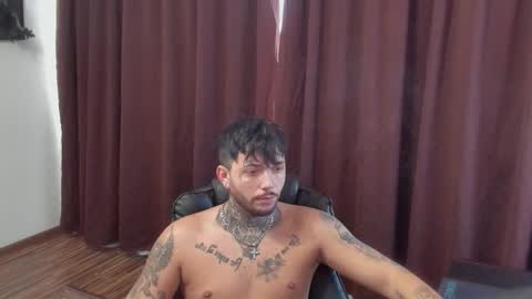 Snapshot of s1nmaster chatting on December 2, 2025, 7:03 am s1nmaster online show from December 2, 2025, 7:03 am