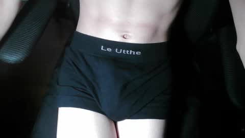 Snapshot of s_h_o_r_k chatting on November 17, 2025, 7:19 pm Max online show from November 17, 2025, 7:19 pm