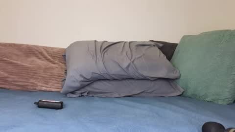 Snapshot of s_leanne_ chatting on November 17, 2025, 2:06 am Leanne online show from November 17, 2025, 2:06 am